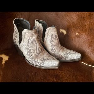 Ariat Dixon Boot // Booties